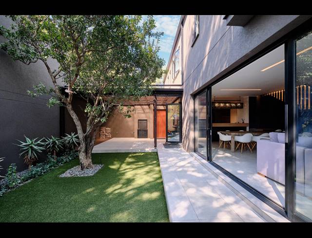 3 BEDROOM TOWNHOUSE FOR SALE IN HYDE PARK